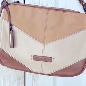 Tignanello shoulder bag 100% leather numbered for authenticity.